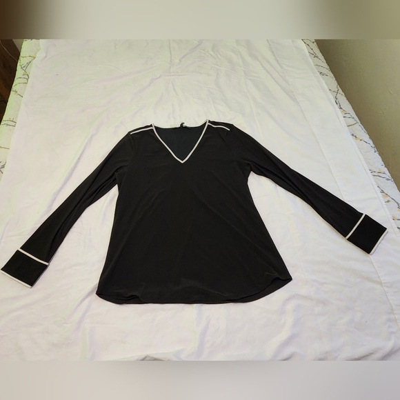 White House Black Market Black Top with White Accents - Picture 4 of 8